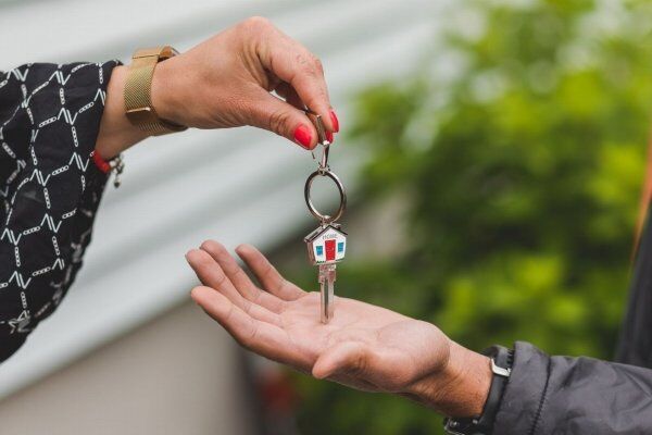 Seguro-aluguel ou título de capitalização: guia estratégico de autoridade